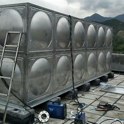 不锈钢保温水箱施工现场